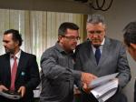 Presidente do Sindicato, Paulo Garrido, entrega carta dos Trabalhadores da Fiocruz ao Ministro da Saúde, Alexandre Padilha